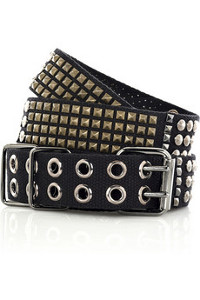 Zvýraznětě vosí pas módním páskem! (http://www.luxurymag.cz)